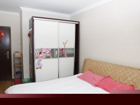 时尚浪漫大床房