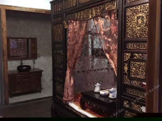 豪华龙凤架子床房