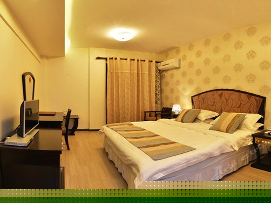 景法店山景阳台大床房