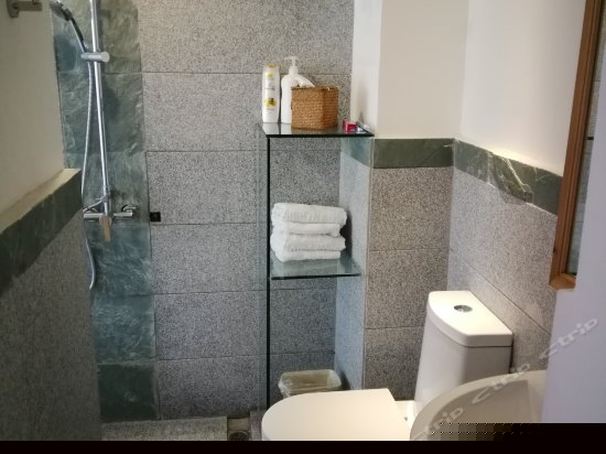 山水豪华大床房