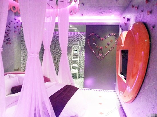 蝶舞梦境温馨情侣房(无窗)