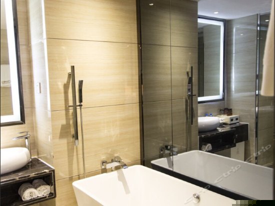 尊贵180° 全景套房