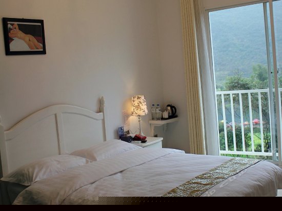 现代简约风格大床房