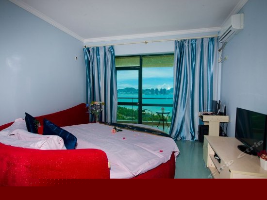 电脑海景圆床房