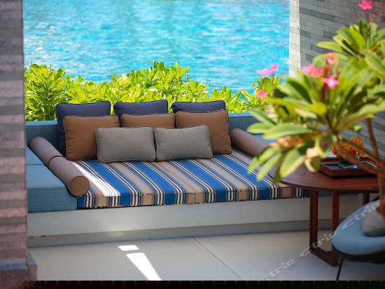 临海泳池别墅二居室