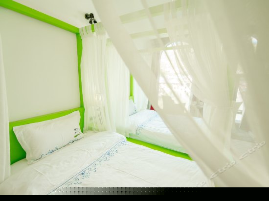 侧面落地窗海景标准房