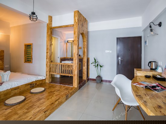 云窗雾阁大床房