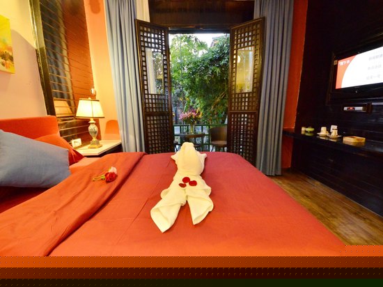 阳光精致大床房