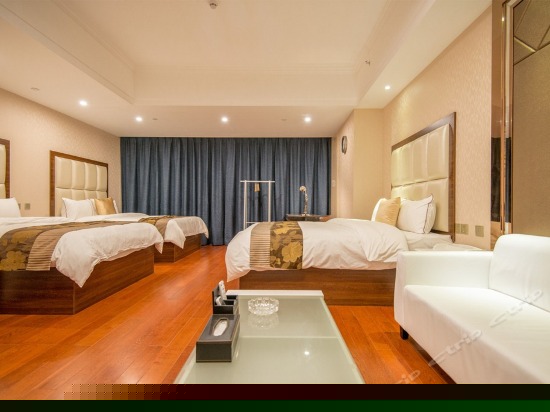 温馨度假三床房