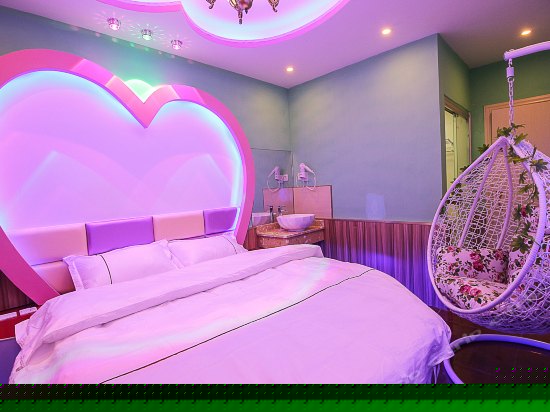 情侣主题圆床房
