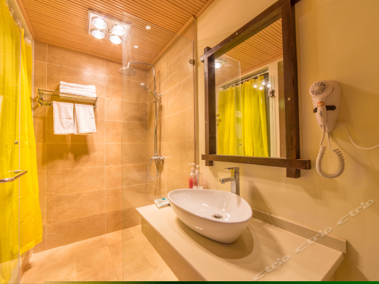 阳光浪漫大床房