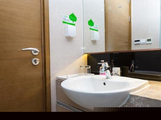 高层海景大床房