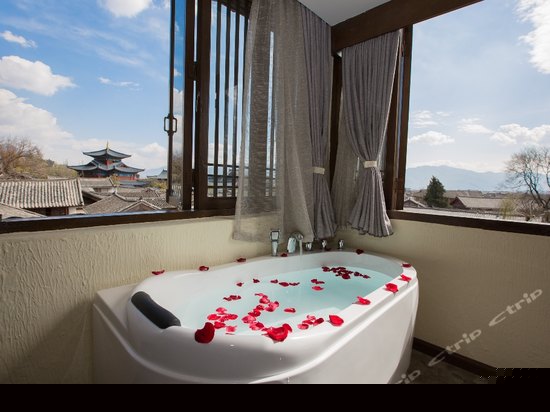 二楼观景豪华套房