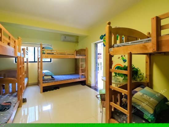 女生十人间（床位）