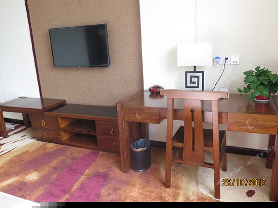 实木泡池温泉双床房