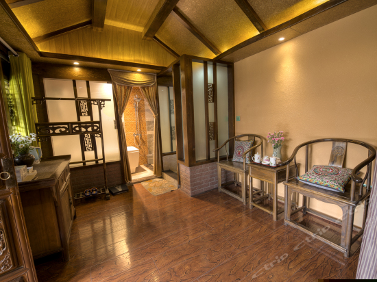 纳西精品圆床套房