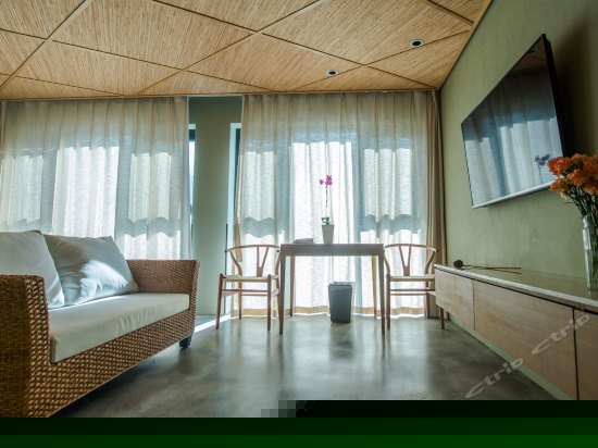 舒适山景大床房