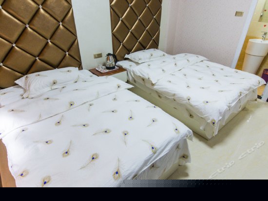 飘窗电脑双人房