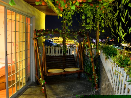 甜蜜江景大床房