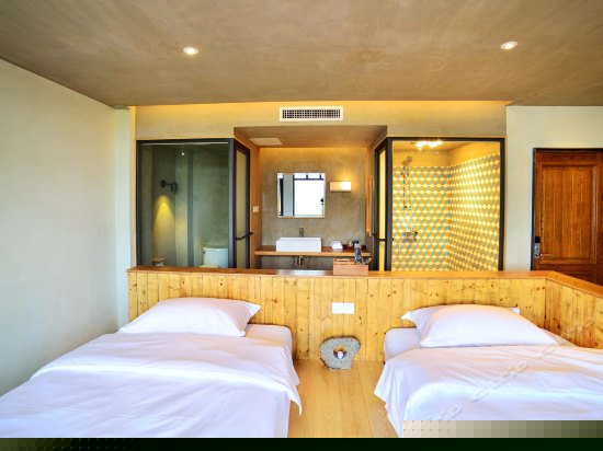 二楼山景大床房