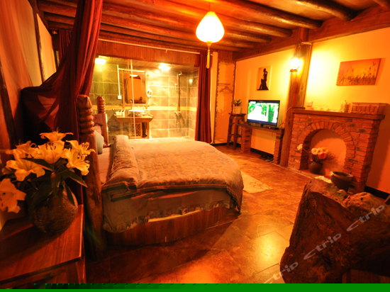 蜜月圆床房（伍月）