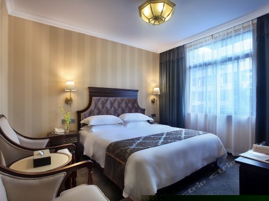 尊享豪华大床房