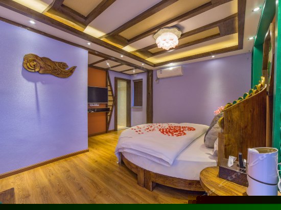 2号院豪华圆床房