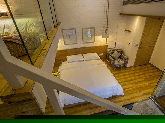 园景阁楼家庭房