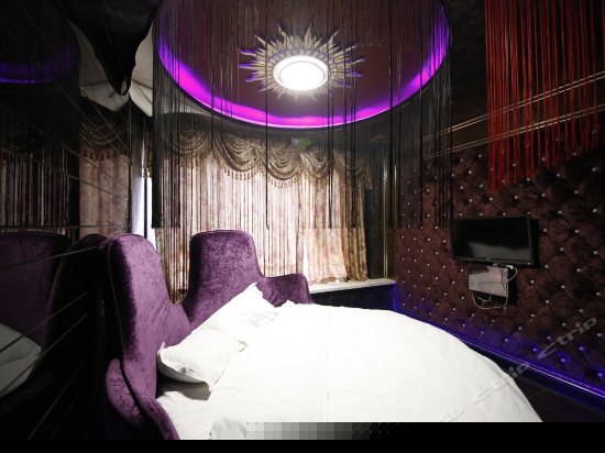 豪华特色圆床房