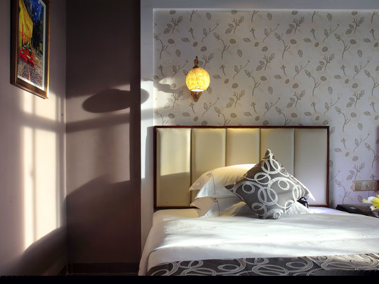 清晨的咖啡家庭房