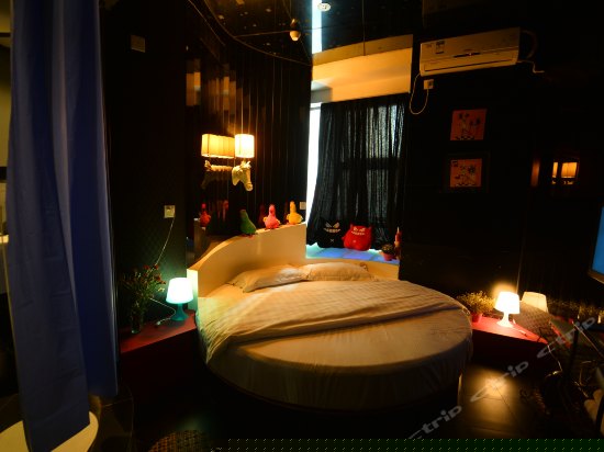 豪华主题圆床房