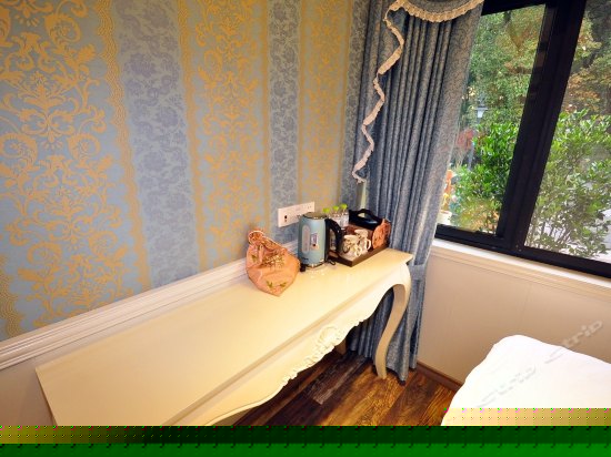 叙事 （家庭房102）