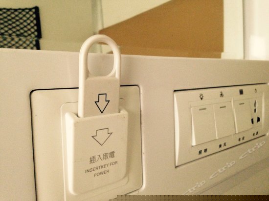 龙卷风男生太空舱