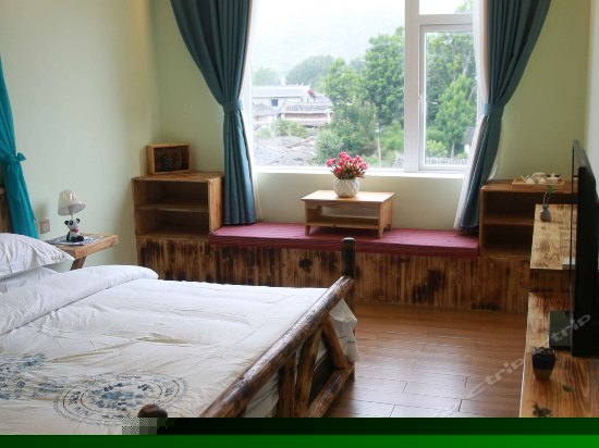 阳光蜜月大床房