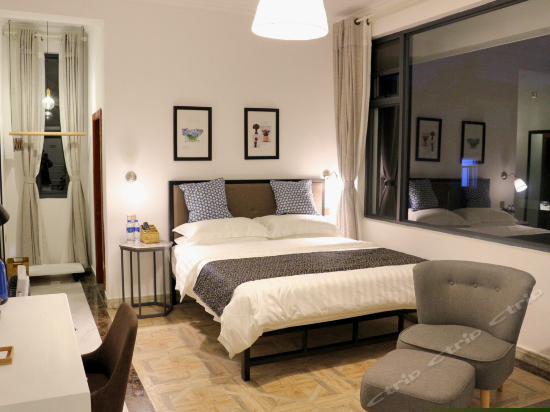 侧面海景大床房