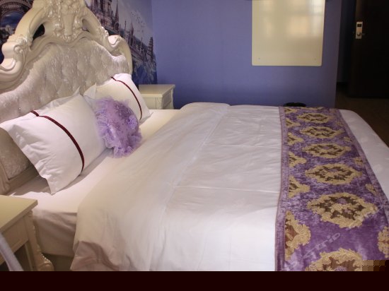 时尚情侣大床房