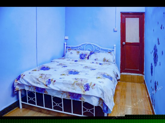 摩羯座大床间302