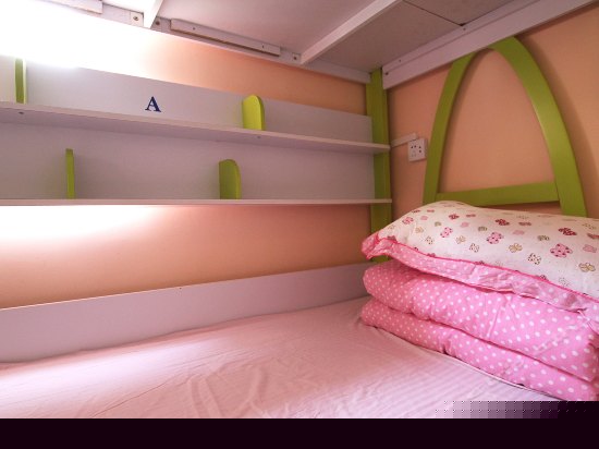 四人卡通床位房