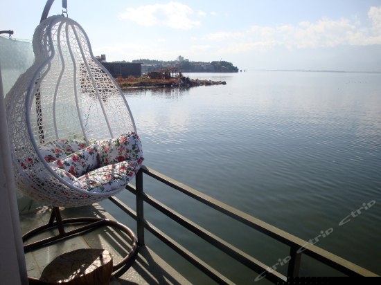 一楼两面临海带阳台海景大床间