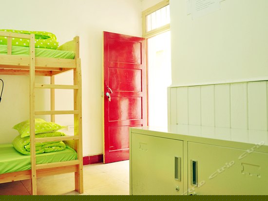 女生四人间床位