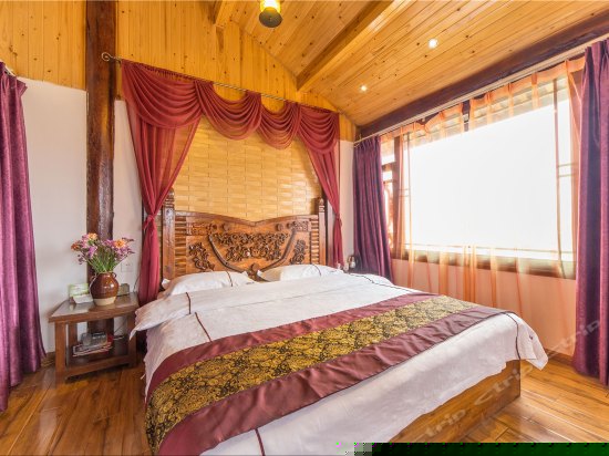 豪华蜜月大床房