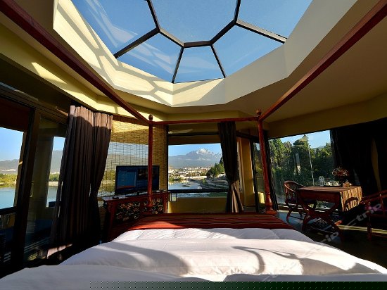 湖畔雪山全景房