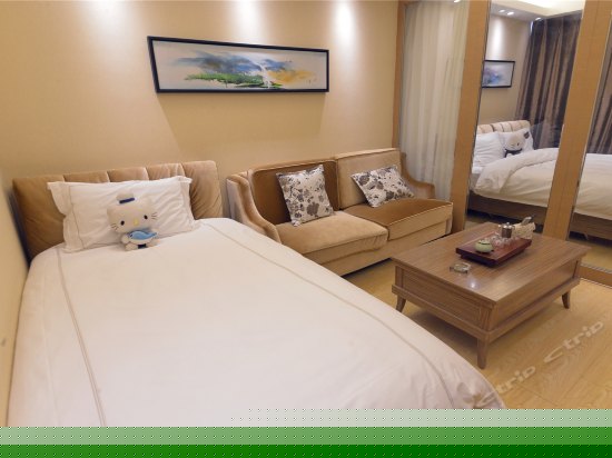 豪华泉景家庭房