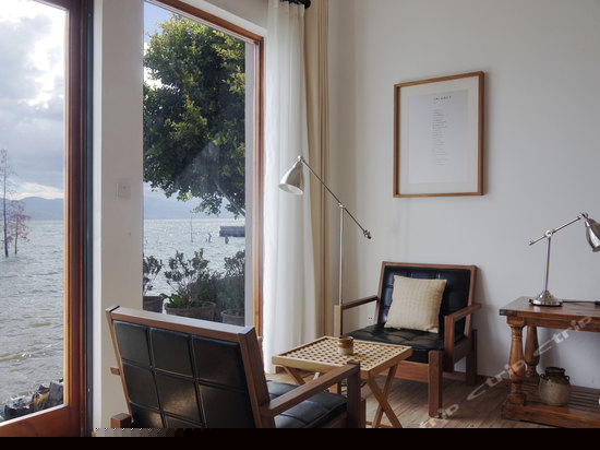 亲海观景大床房