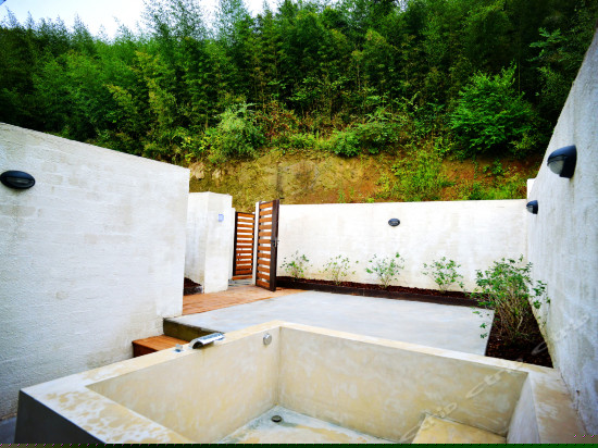 花园汤池情侣房