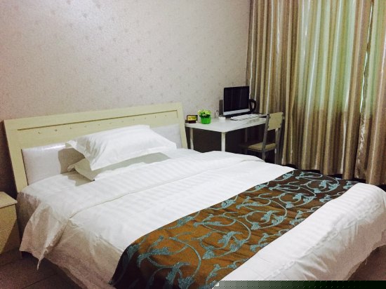 豪华电脑大床房