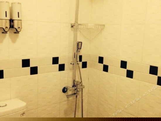 红色角落四人间