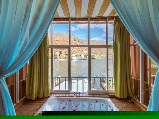 海景露台浴缸桑拿房2层