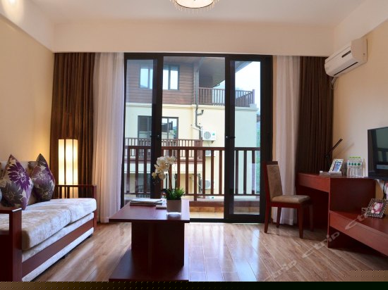 豪华山景单卧大床套房