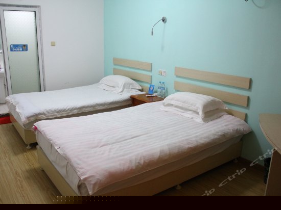 舒适双床房